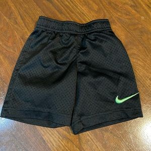 Boys size 4T Nike mesh shorts